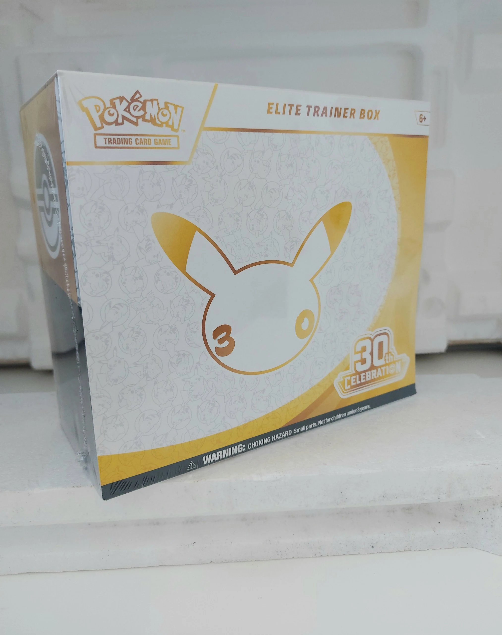 🔥 30th Celebration Elite trainer box sealed 🔥 image 1